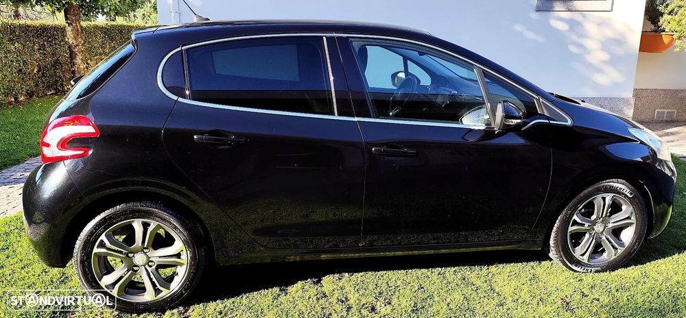 Peugeot 208 1.4 HDi Allure - 2