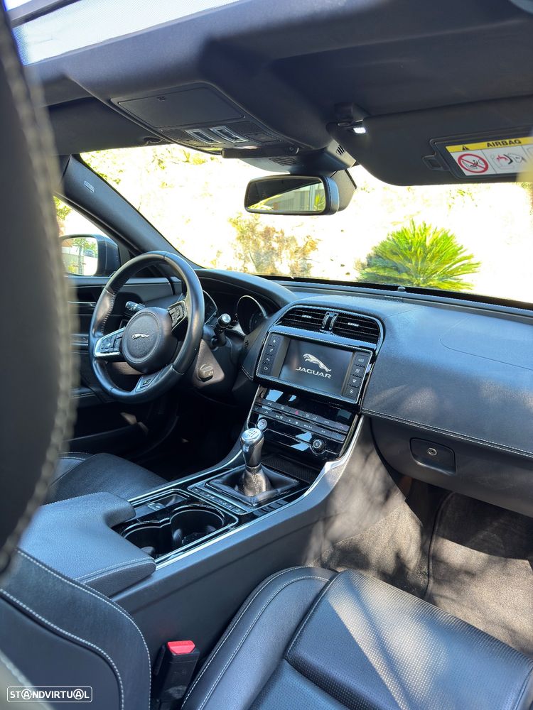 Jaguar XE 2.0 D R-Sport - 6