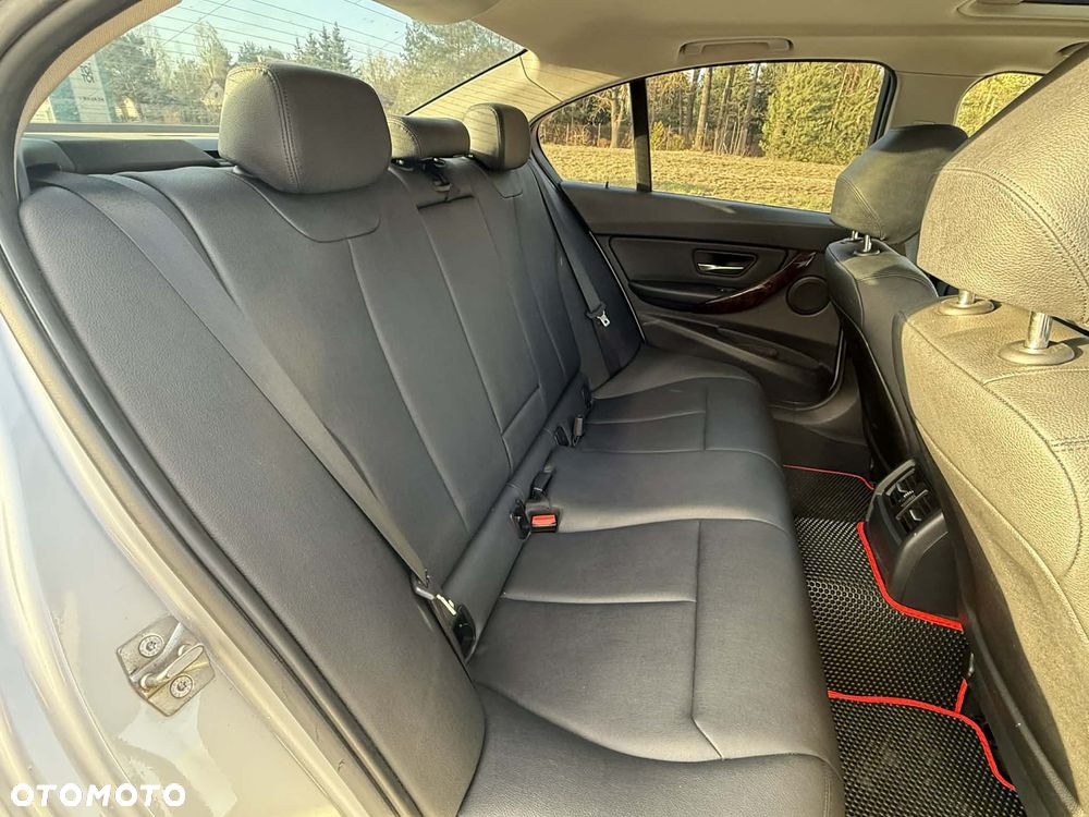 BMW Seria 3 328i xDrive - 13