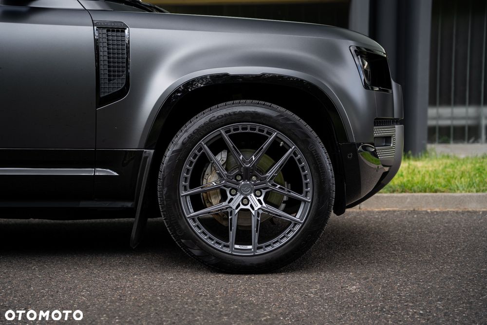 Land Rover Defender - 4