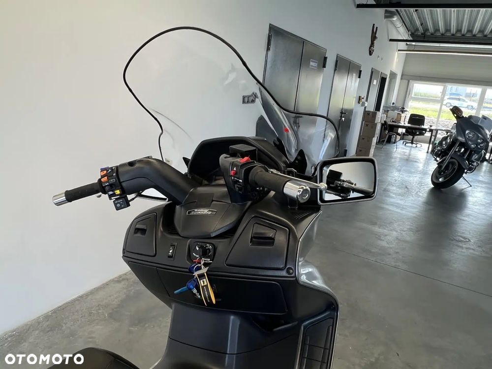 Suzuki Burgman - 27