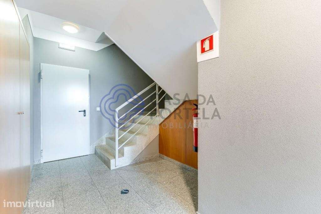Apartamento T2 como novo em Fânzeres, com fantástico terraço! - Grande imagem: 4/38