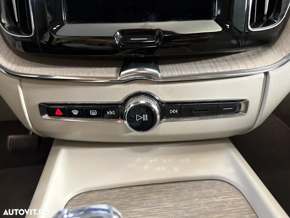 Volvo XC 60 T6 AWD Recharge Geartronic Inscription - 19