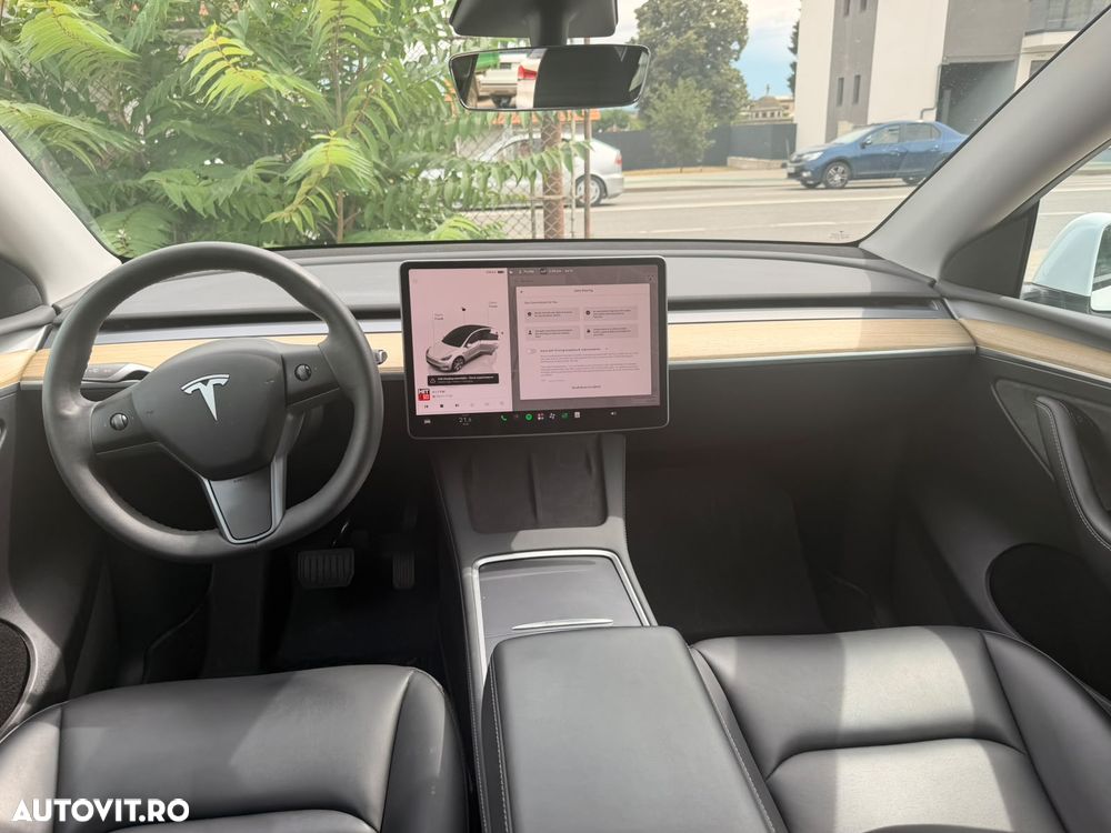 Tesla Model Y Long Range AWD - 8