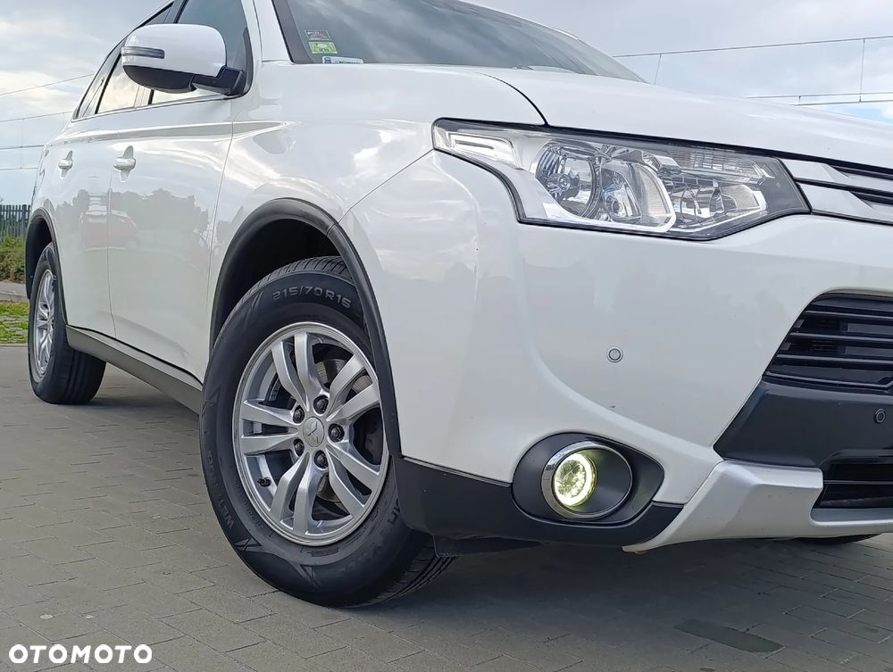 Mitsubishi Outlander 2.0 Intense + Navi 4WD CVT - 32