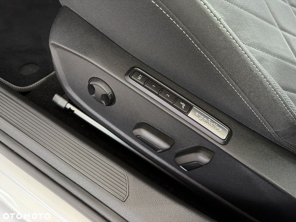 Volkswagen Golf 1.5 eTSI Style DSG - 23