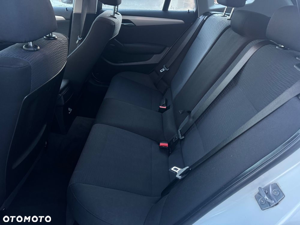 BMW X1 sDrive18d xLine - 19