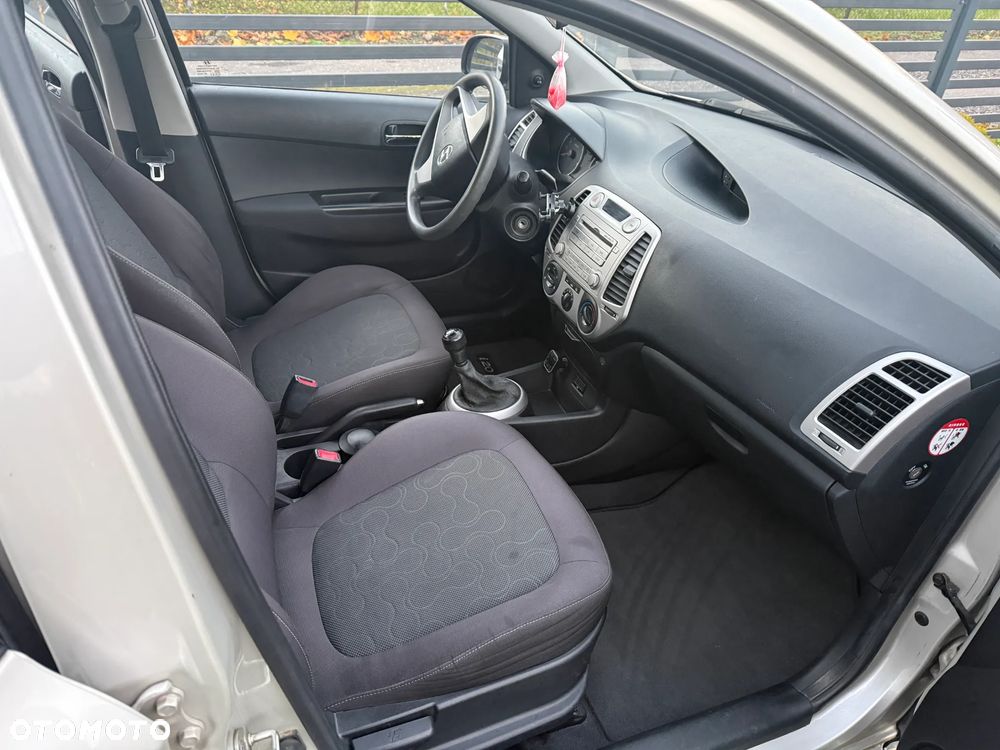 Hyundai I20 2010 photo 3