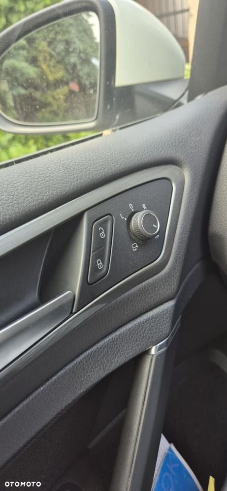 Volkswagen Golf - 10