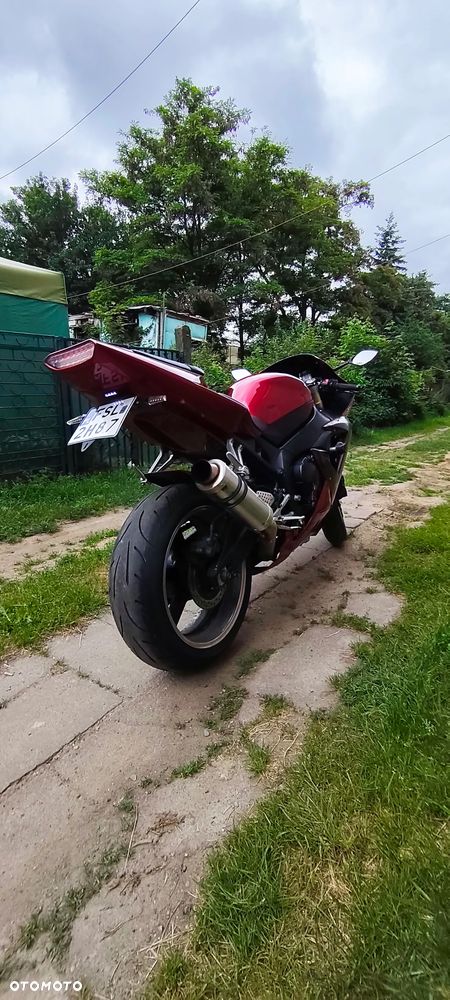 Yamaha R1 - 6