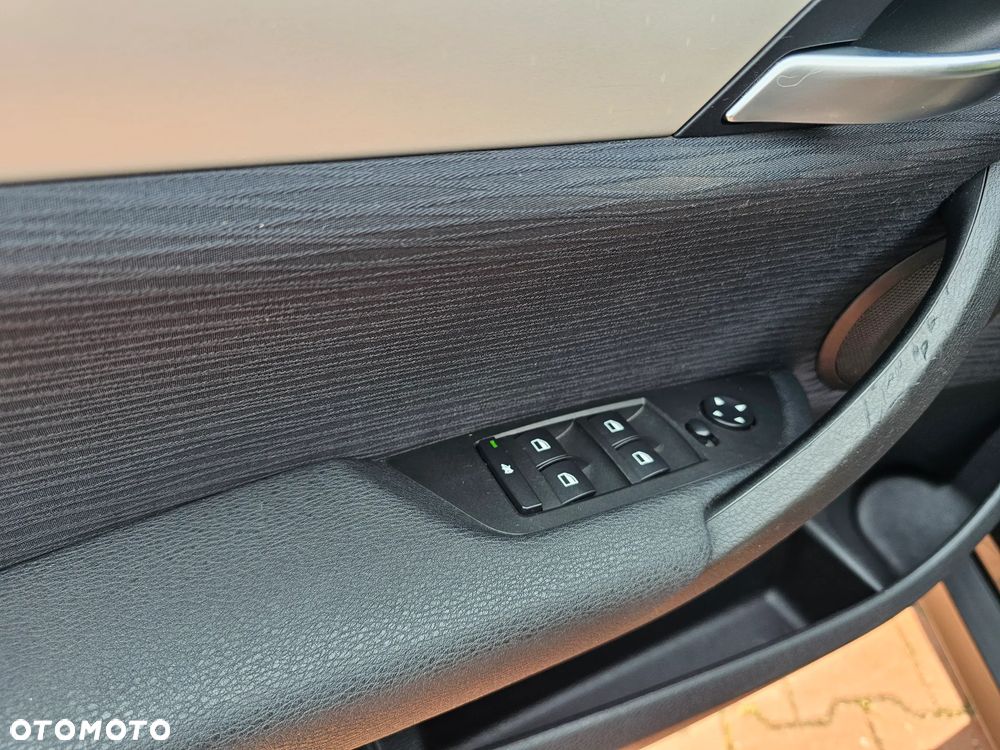 BMW X1 sDrive20i - 16
