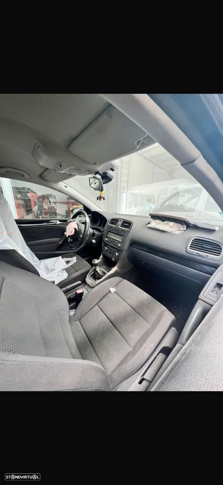 VW Golf 2.0 TDi Confortline - 4