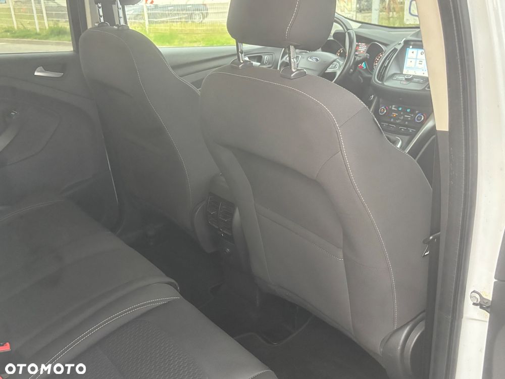 Ford Kuga 1.5 EcoBoost 2x4 Cool & Connect - 35