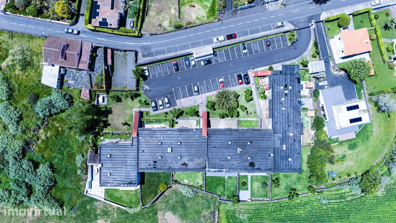 Apartamento T2 em condomínio privado nas Capelas com ar condicionado e - Grande imagem: 4/27