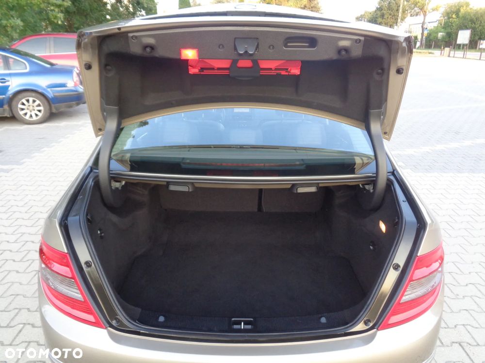 Mercedes-Benz Klasa C 200 (BlueEFFICIENCY) Avantgarde - 30