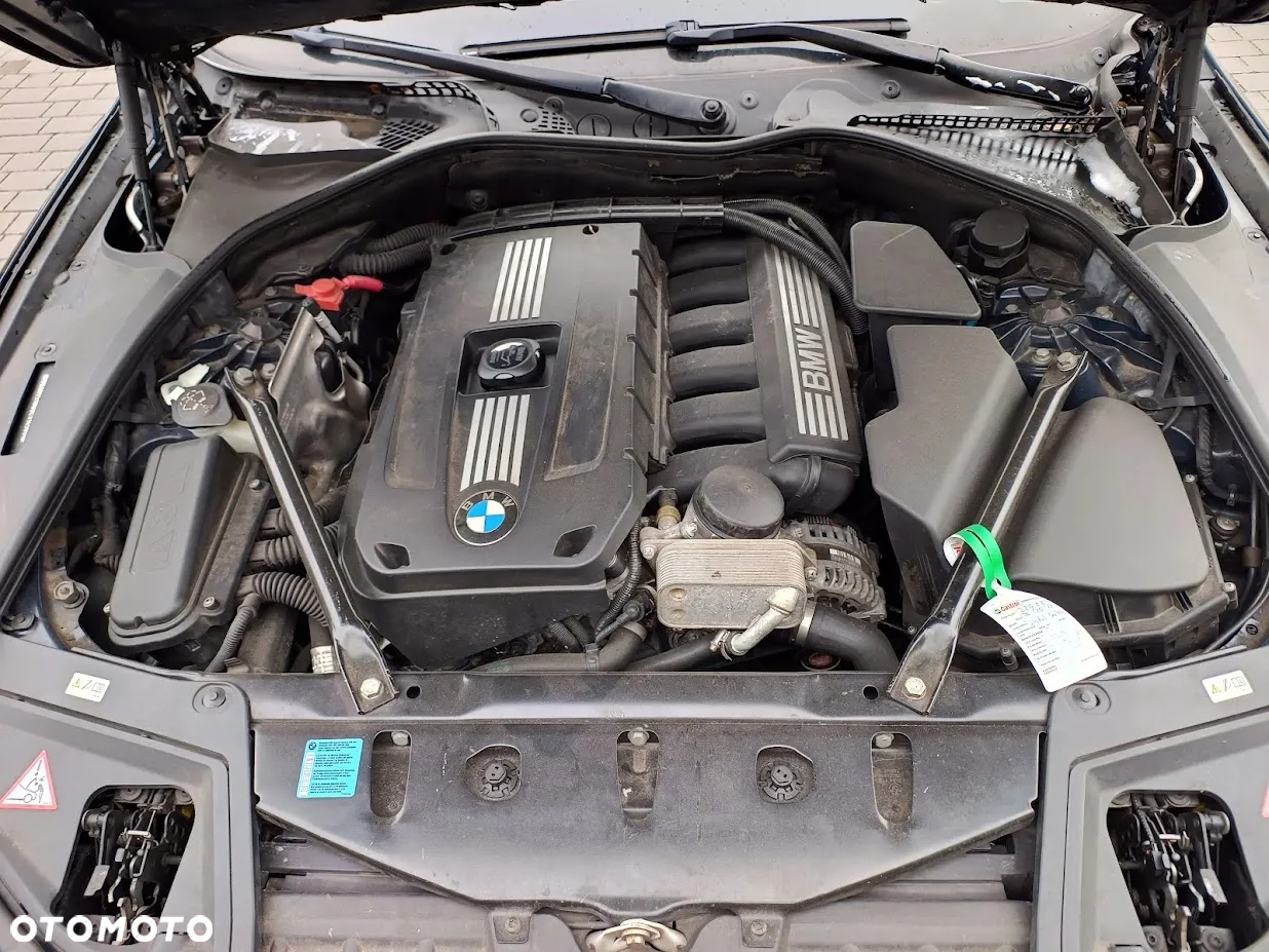 BMW Seria 5 528i Touring - 15