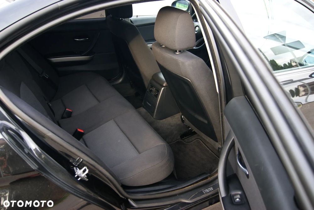 BMW Seria 3 318i - 27