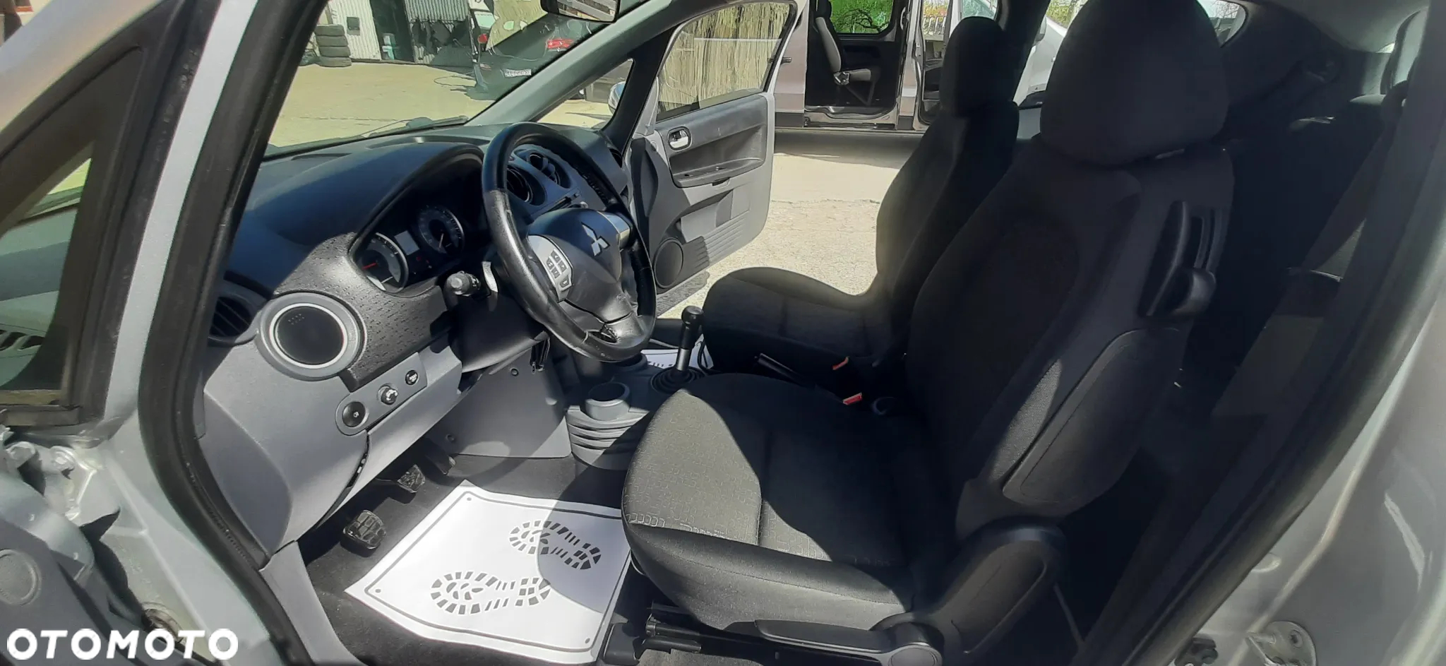Mitsubishi Colt - 28
