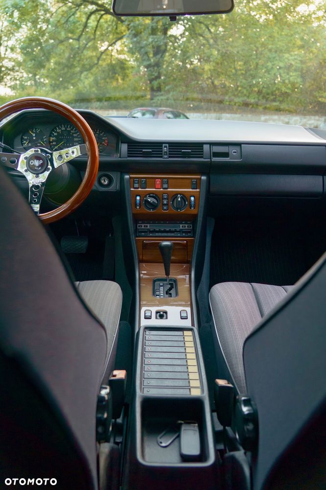 Mercedes-Benz W124 (1984-1993) - 24