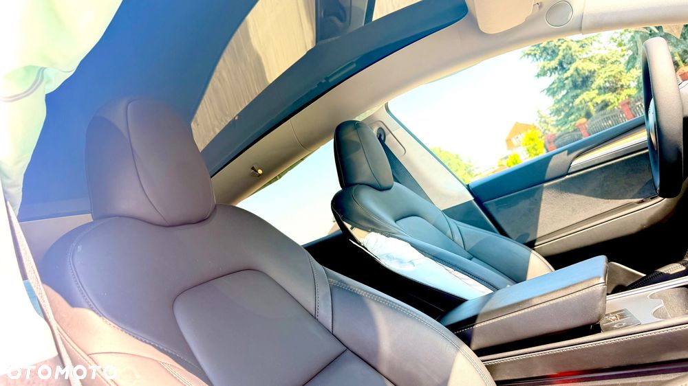 Tesla Model Y Long Range Dual Motor AWD - 11