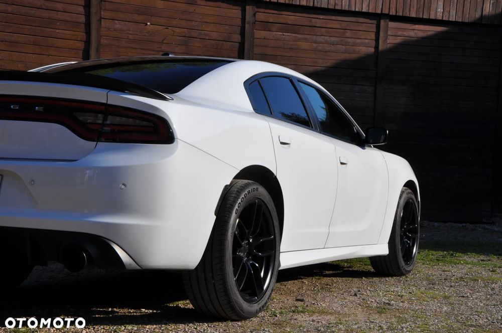 Dodge Charger 5.7 R/T - 2