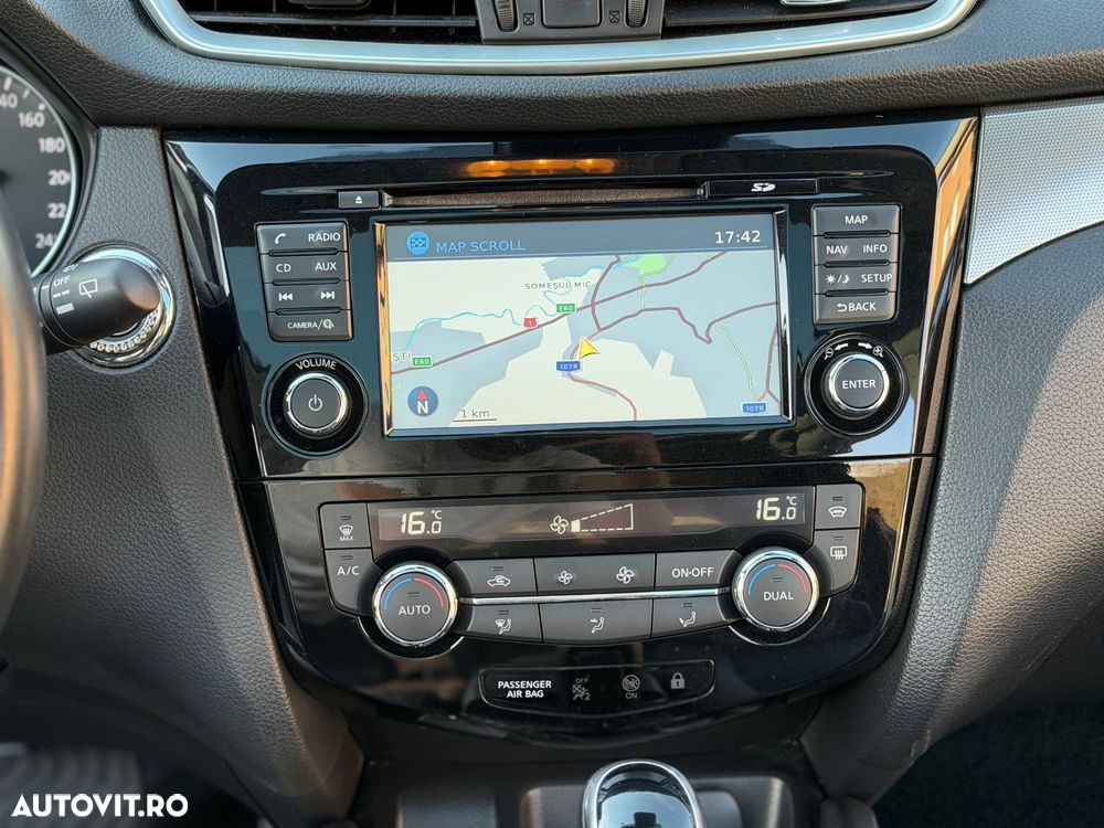 Nissan Qashqai 1.6 DCI Xtronic TEKNA+ - 26