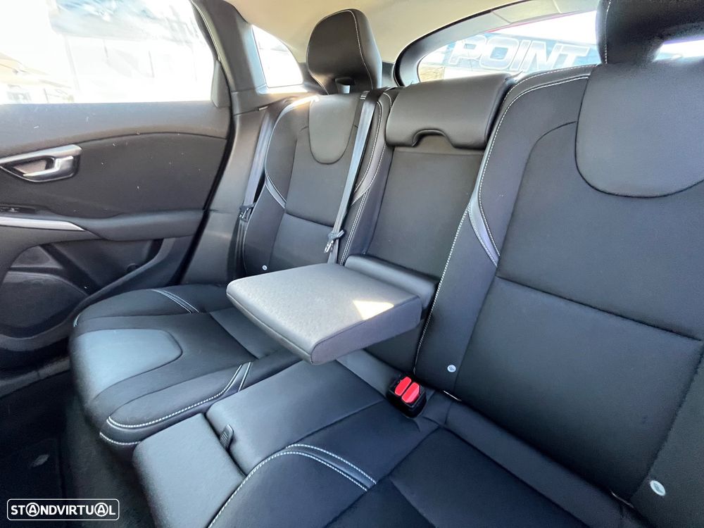 Volvo V40 2.0 D3 Momentum - 38