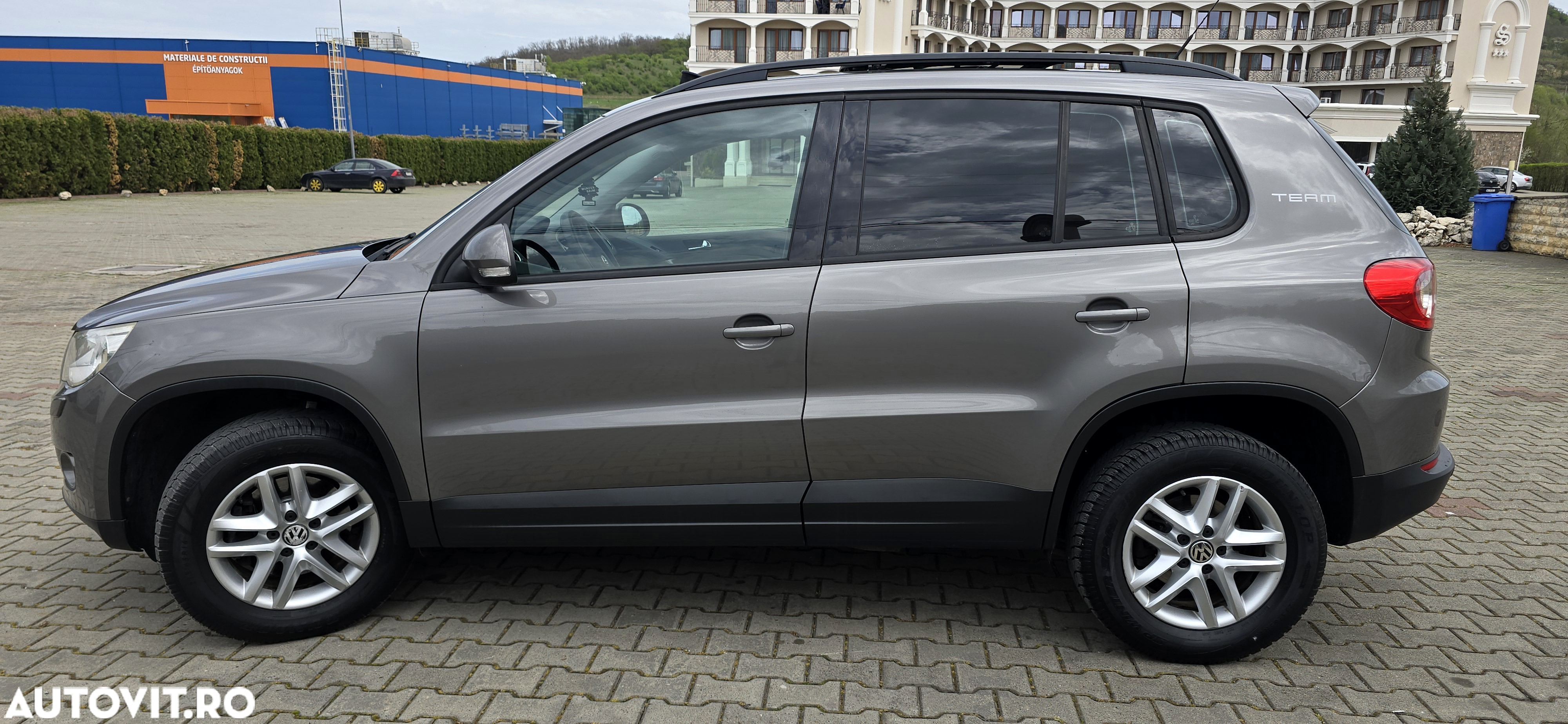 Volkswagen Tiguan - 2
