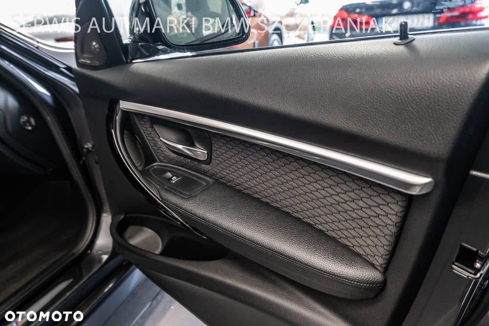 BMW Seria 3 330i M Sport - 29