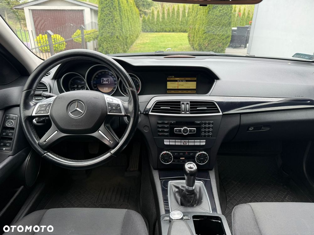 Mercedes-Benz Klasa C 200 CGI BlueEFFICIENCY Elegance - 8