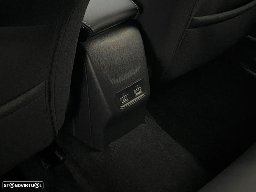 Peugeot 2008 1.2 PureTech Allure EAT8 - 28