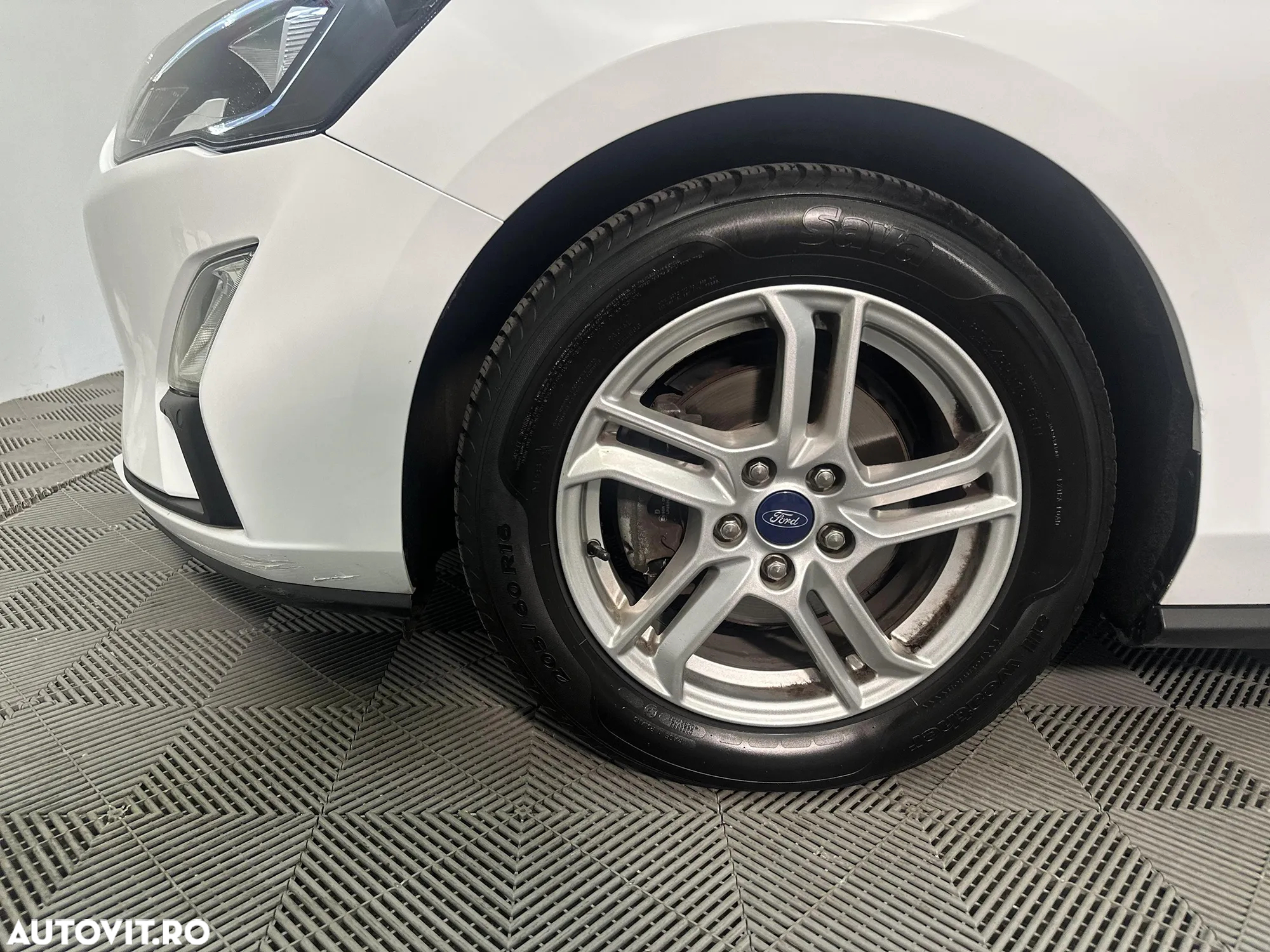 Ford Focus - 13