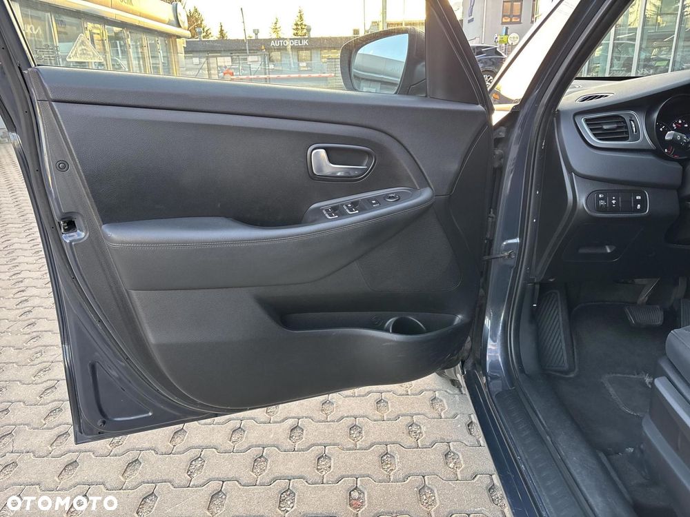 Kia Carens 1.7 CRDi L 7os - 11