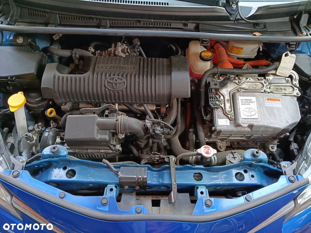 Toyota Yaris Hybrid 100 Dynamic - 10