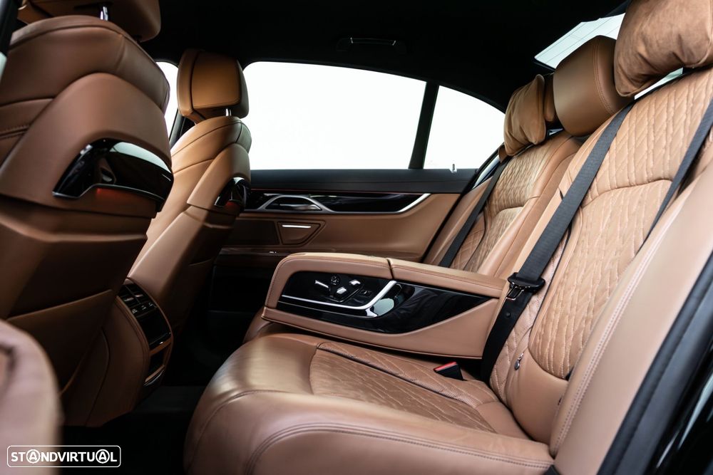 BMW 740 d xDrive Pack M Auto - 34