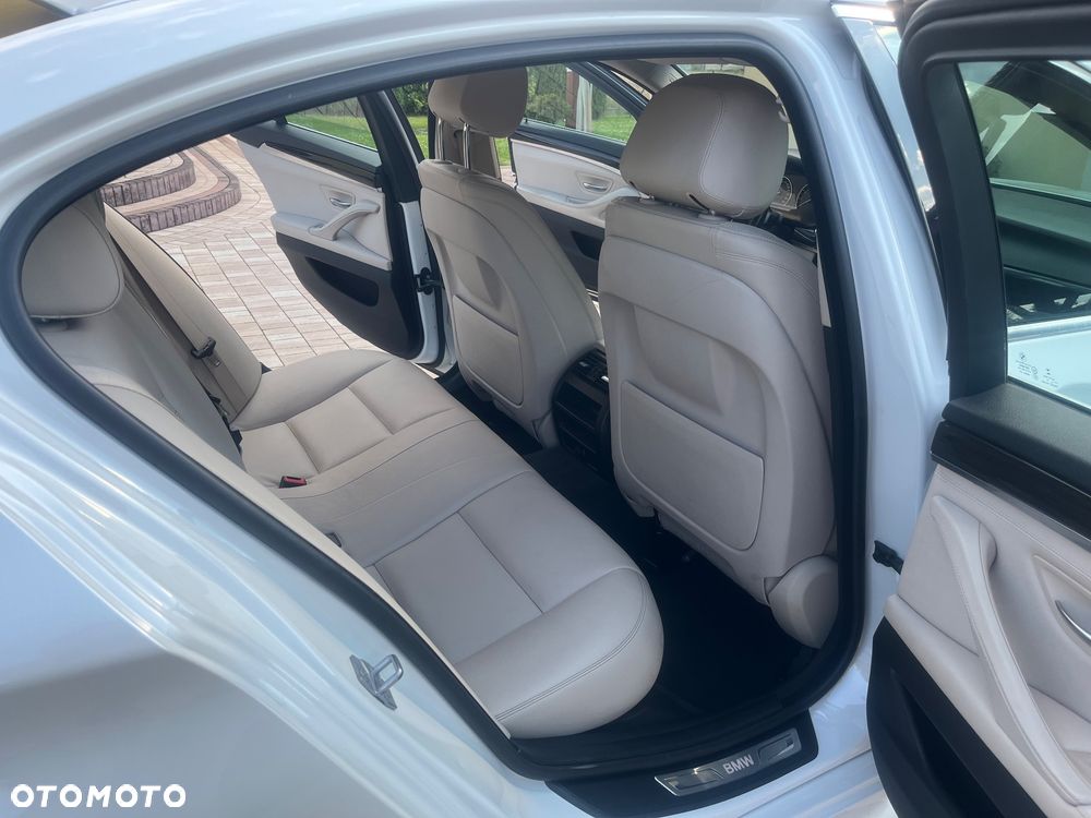 BMW Seria 5 528i xDrive Luxury Line - 13