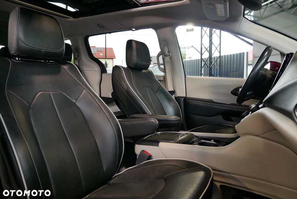 Chrysler Pacifica - 11