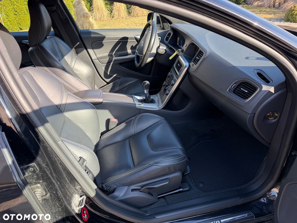 Volvo V60 D4 Business Edition - 32