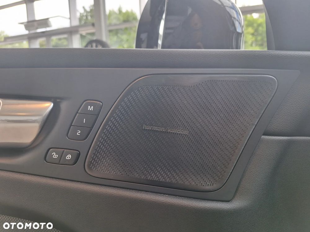 Volvo XC 60 B5 B AWD Ultimate Dark - 20
