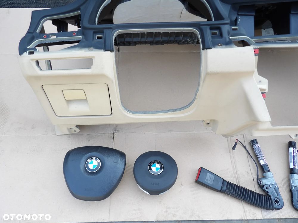 BMW - F07 - DESKA ROZDZIELCZA , KOKPIT - KONSOLA - ASYSTENT - GŁOŚNIKI - SCHOWEK - NAPINACZ - PODUSZKA KIEROWCY I PASAŻERA -  KOLOR VENETBEIGE - DEMONTAŻ - ORYGINAL - 9199048 - 3