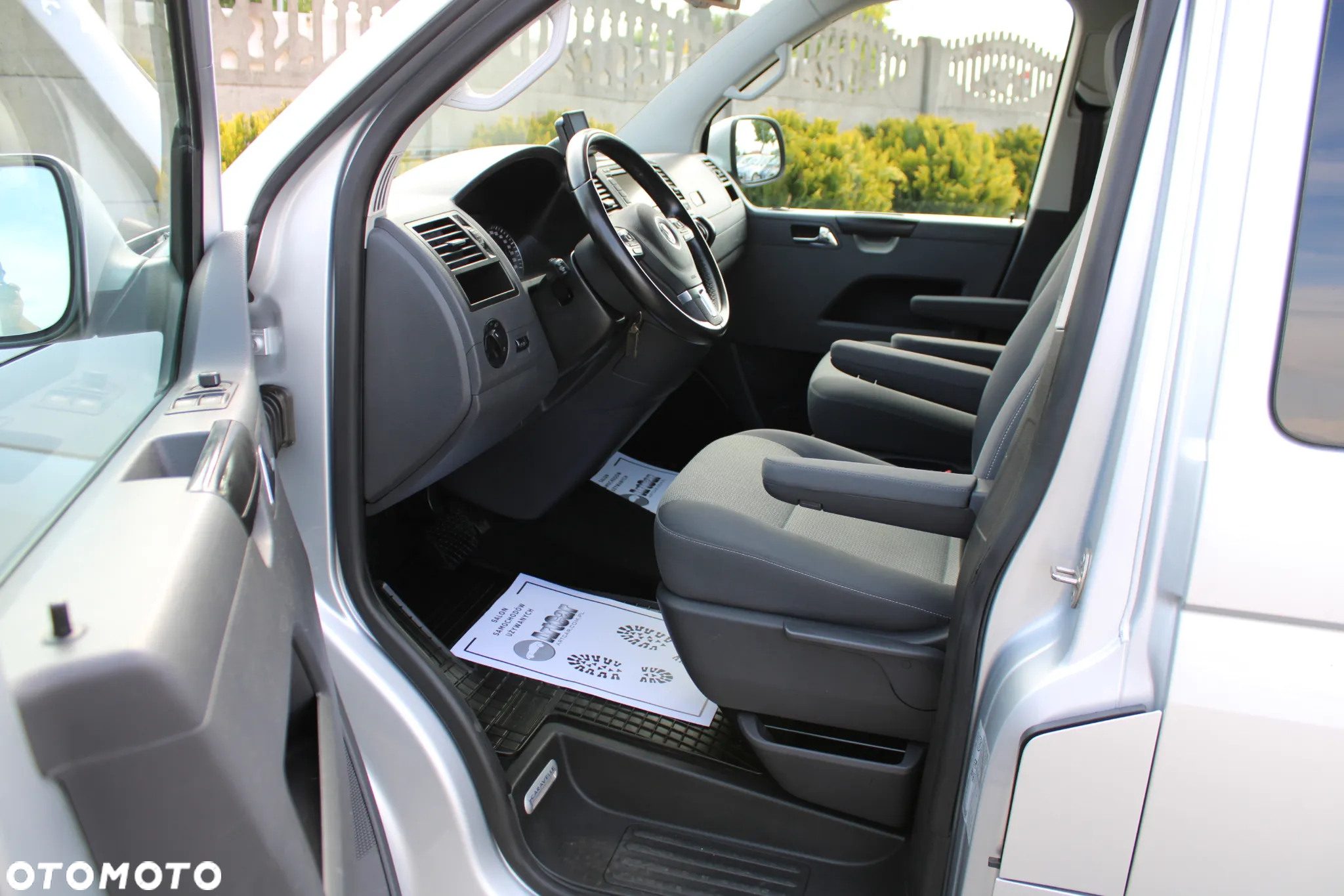 Volkswagen Caravelle - 30