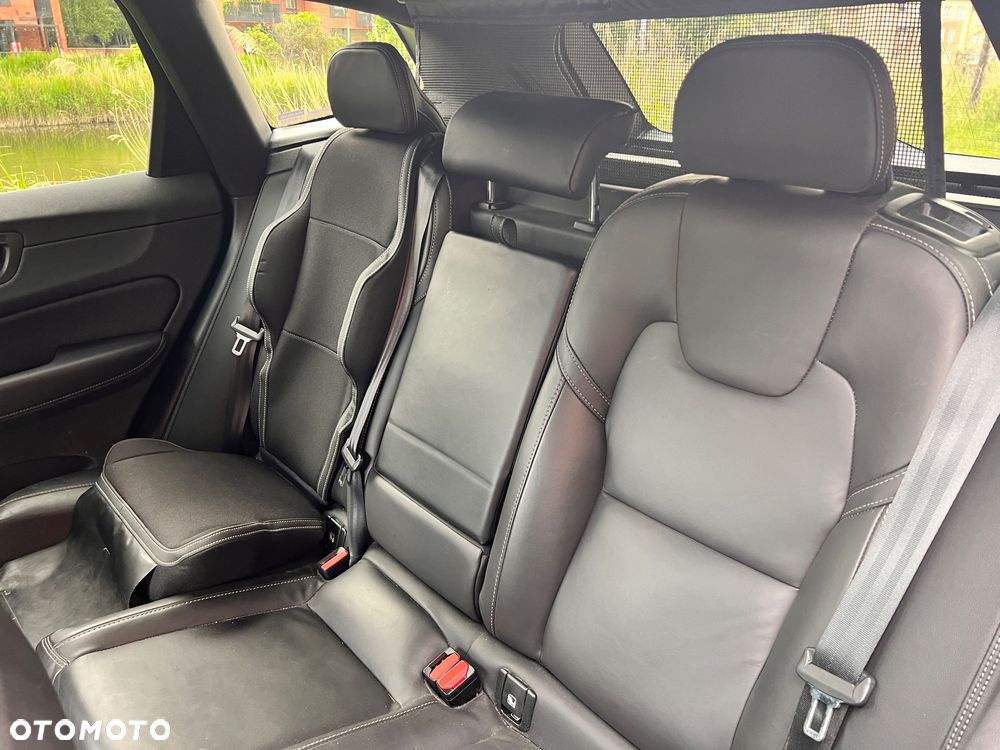 Volvo XC 60 B4 D AWD R-Design - 10