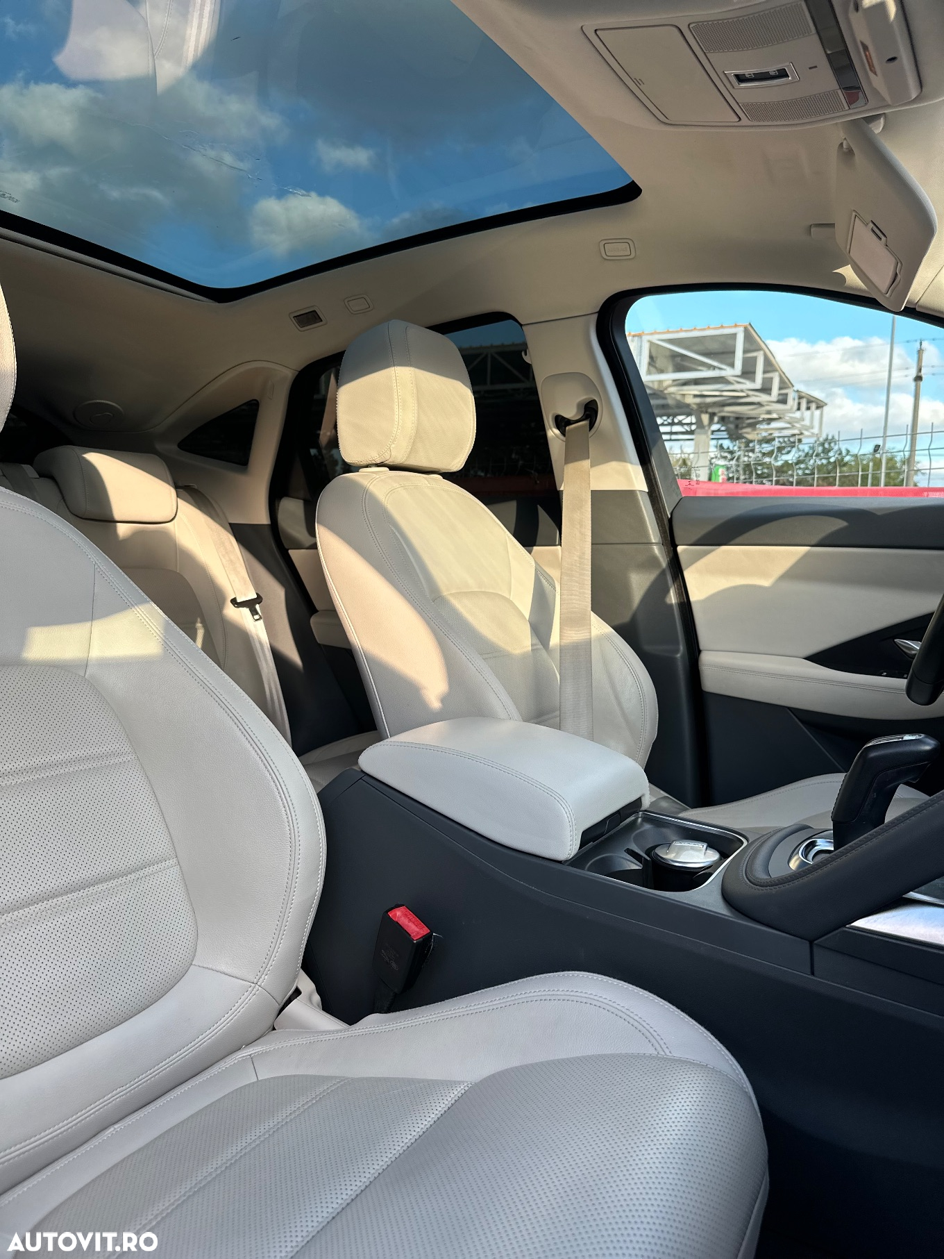 Jaguar E-Pace P250 AWD Base - 10