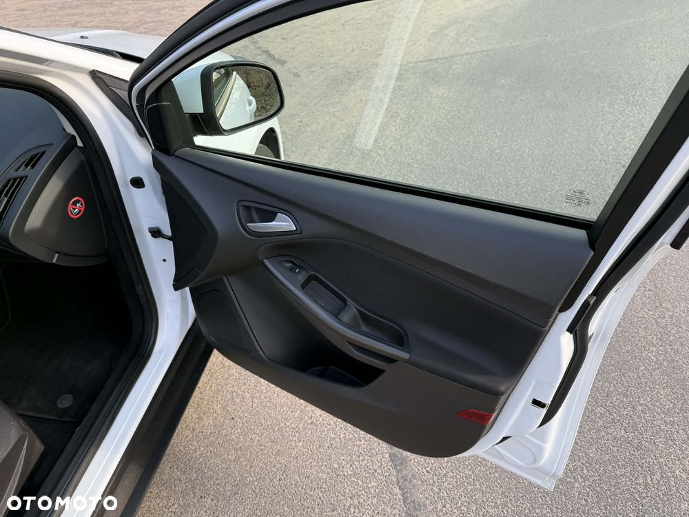 Ford Focus 1.5 TDCi SYNC Edition - 16