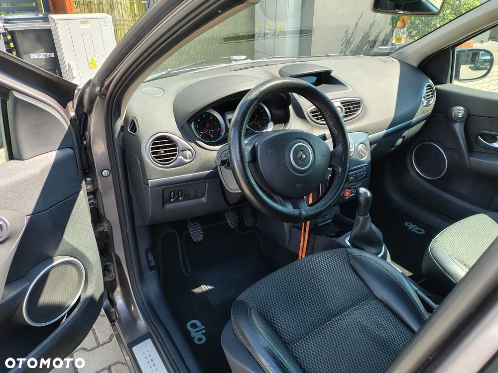 Renault Clio - 19