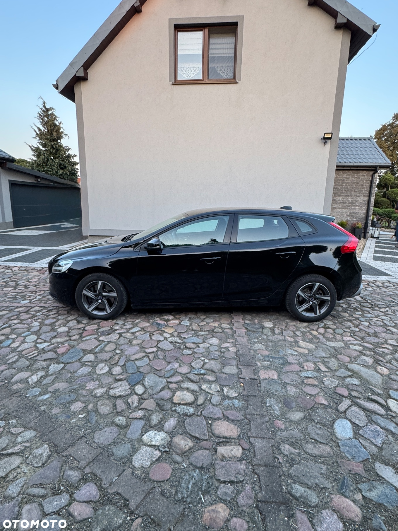 Volvo V40 D2 Drive-E R-Design Momentum - 2