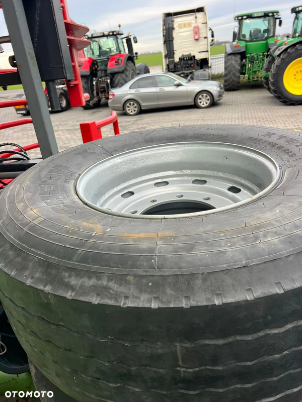 425/65r22.5  et 0