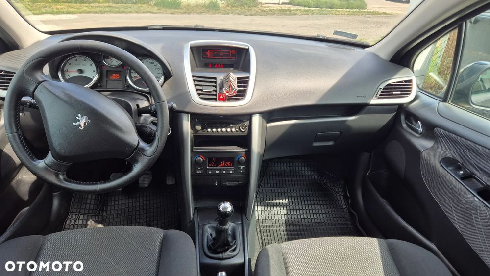 Peugeot 207 - 16