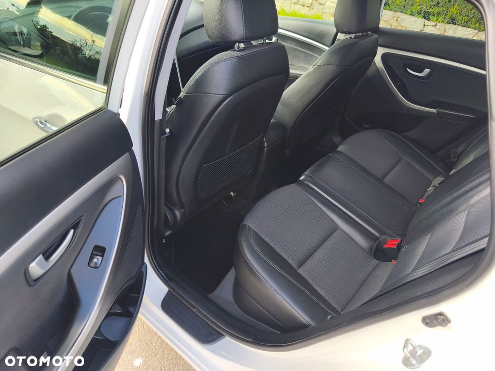 Hyundai i30 blue Kombi 1.6 GDi Passion - 23
