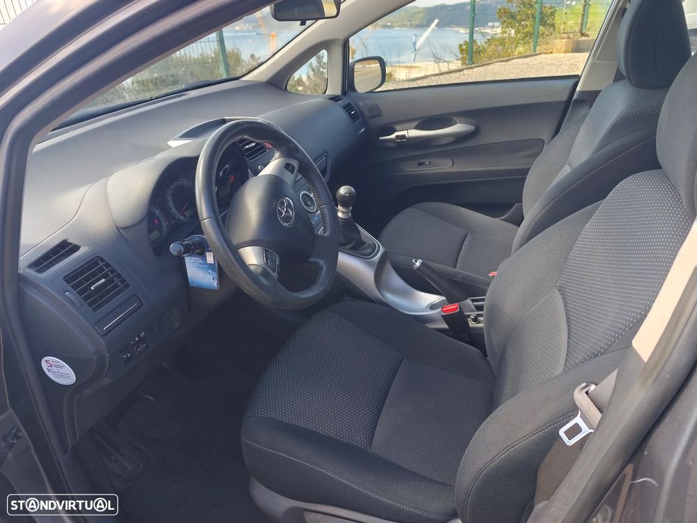 Toyota Auris 1.4 D-4D Com. +P.Style 110g - 10